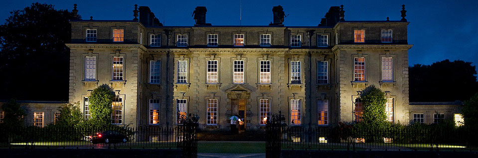 Ditchley Park in Oxfordshire install Hogarth Lighting picture lights for their art collection