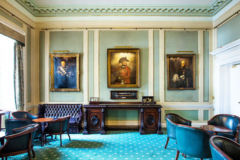 london club, lit by hogarth lighting's picture lights