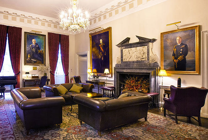 portrait paintings lit by bespoke art lights, hogarth lighting