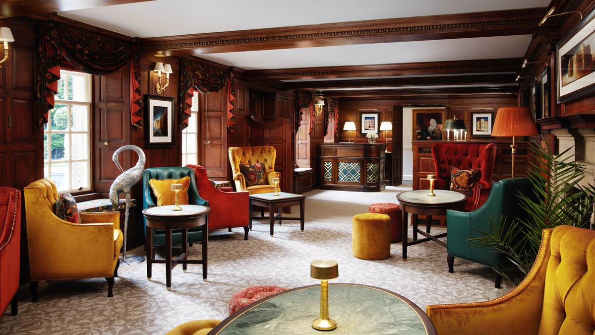 Grantley Hall Ripon North yorkshire UK, Quality picture lights. one armed pencil lights 