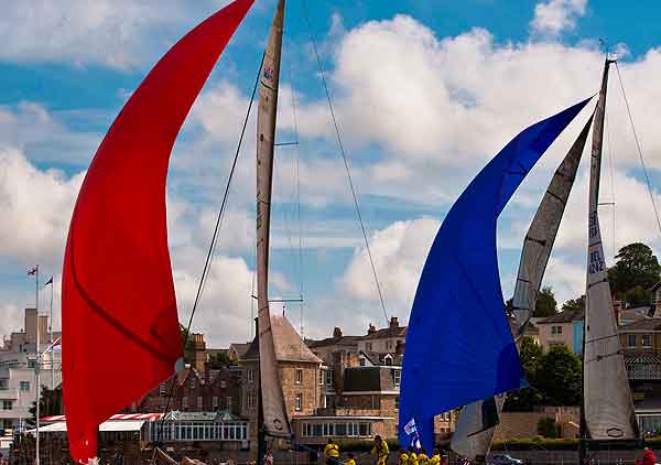 royal yacht squadron cowes, isle of wight, install hogarth picture lights